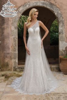 لباس عروس کلوش دنباله دار 2019