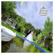 ژست عروس داماد در باغ پاپیون طلایی